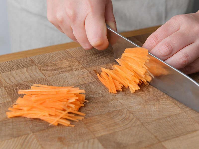 おなかにやさしいレシピ:にんじんとえのきのごま酢